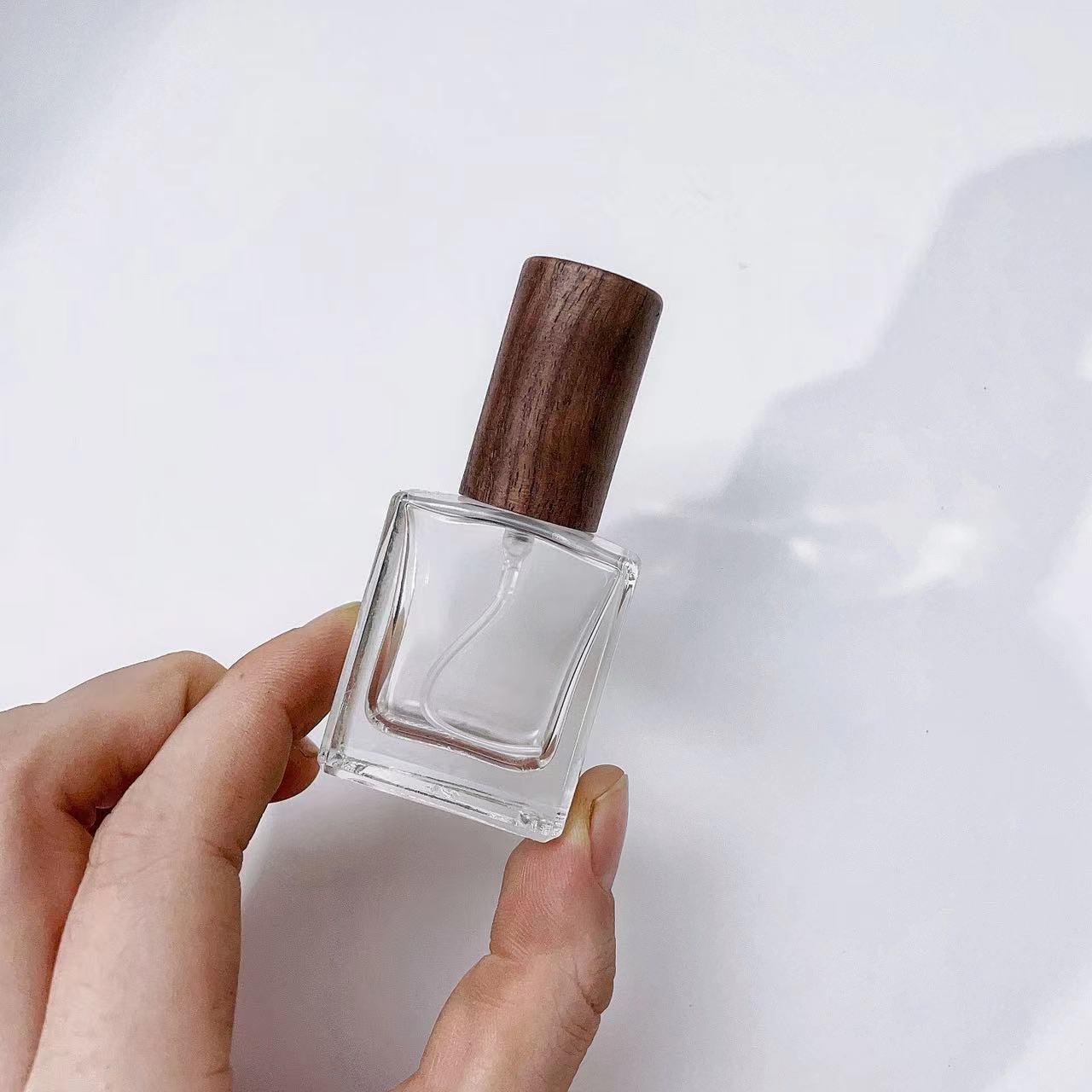ガラスフレグランススプレー,ポータブル,正方形,詰め替え可能 - Cologne Spray Bottle のレビューと価格