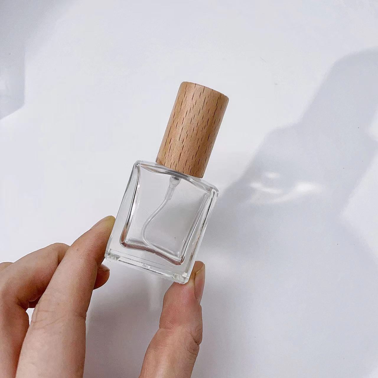ガラスフレグランススプレー,ポータブル,正方形,詰め替え可能 - Cologne Spray Bottle のレビューと価格
